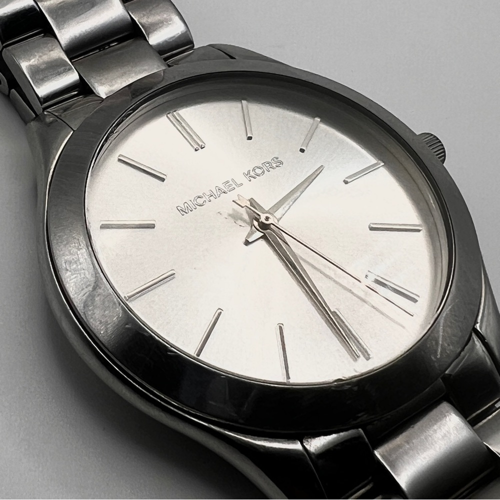 Michael Kors Runway Slim Watch Silver Unisex 40mm case 7" Wrist New Battery - Picture 5 of 10